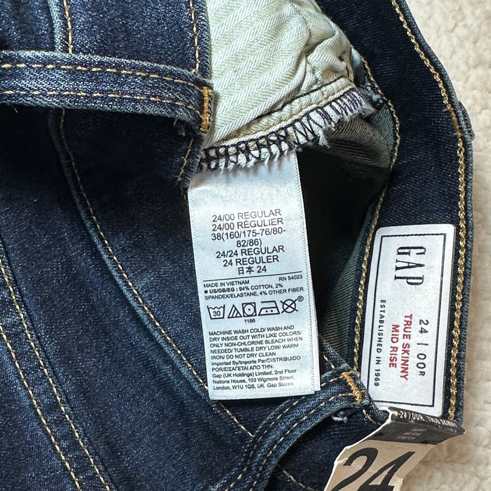 GAP True Skinny Mid Rise Jeans in Dark Blue Denim - Picture 4 of 5